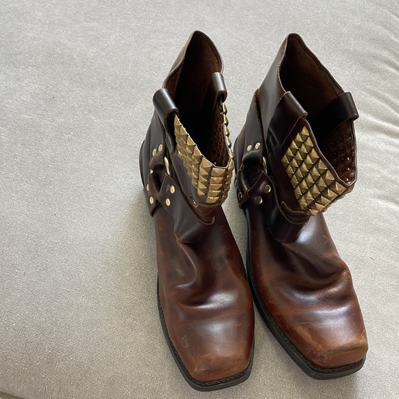 Durango brown leather men’s boots with square toe and gold studs. - Picture 3 of 4